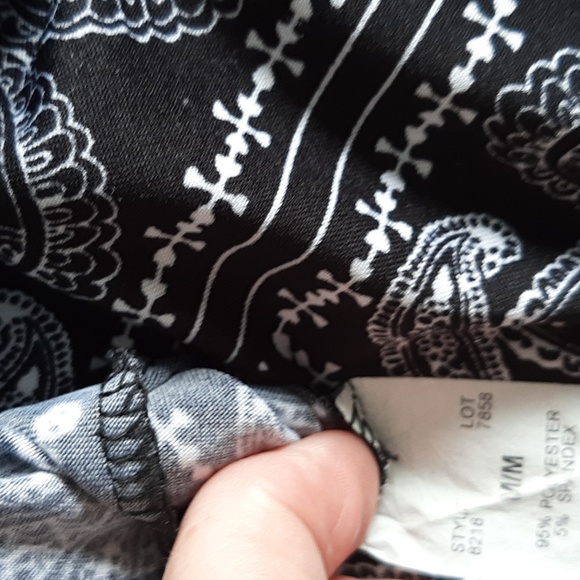 VAMP  women's top. Cowl Neck with 3/4 sleeves Size Medium - Picture 9 of 10